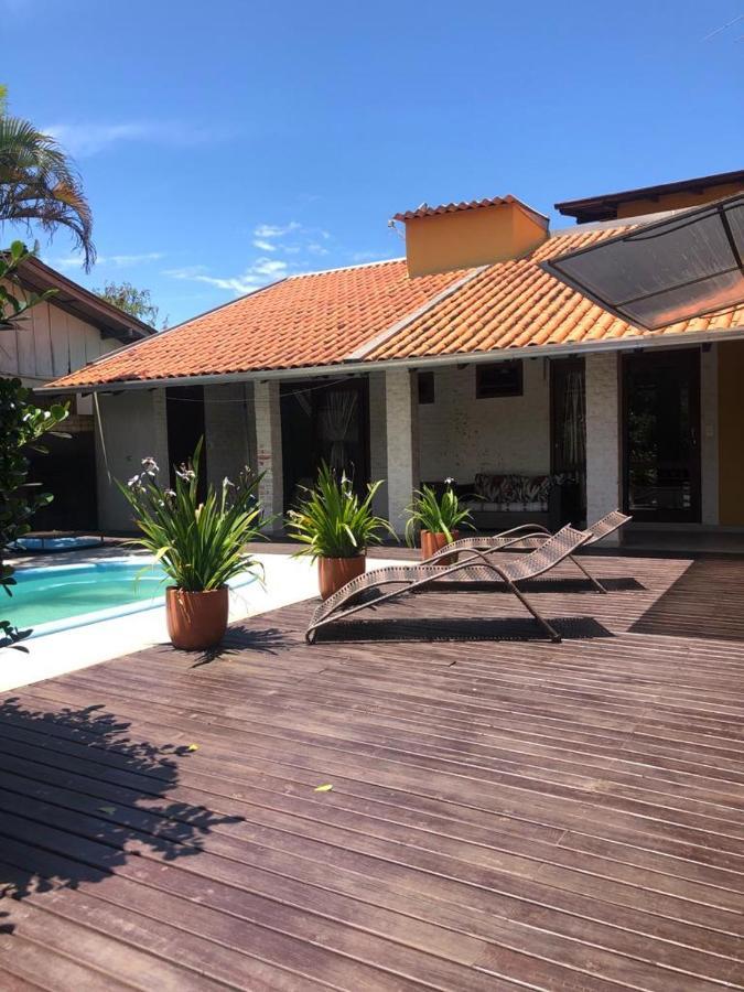 Linda casa com piscina em Bombinhas, espaço inteiro Exterior foto