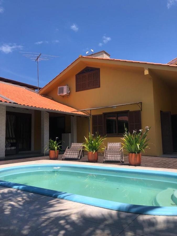 Linda casa com piscina em Bombinhas, espaço inteiro Exterior foto